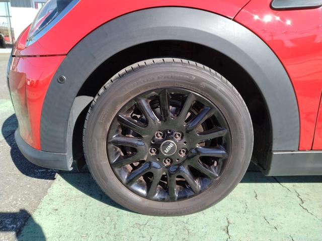 MINI クーパー クラシック・トリム 12ヵ月走行無制限保証 雹害車 Apple CarPlay コーナーセンサー 電動格納ミラー オートライト スマートキー オートエアコン ドラレコ ETC USB リヤビューカメラ Pアシスト(34枚目)