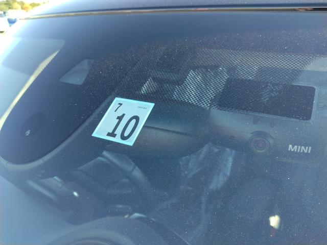 MINI クーパー クラシック・トリム 12ヵ月走行無制限保証 雹害車 Apple CarPlay コーナーセンサー 電動格納ミラー オートライト スマートキー オートエアコン ドラレコ ETC USB リヤビューカメラ Pアシスト(40枚目)