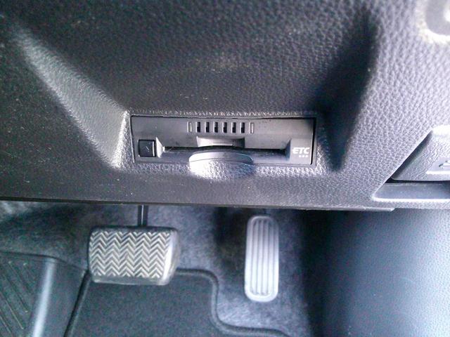 ヤリス ハイブリッドＸ　ＥＴＣ　バックカメラ　ナビ　クリアランスソナー　オートクルーズコントロール　レーンアシスト　衝突被害軽減システム　オートライト　スマートキー　電動格納ミラー　ＣＶＴ　盗難防止システム　衝突安全ボディ（7枚目）