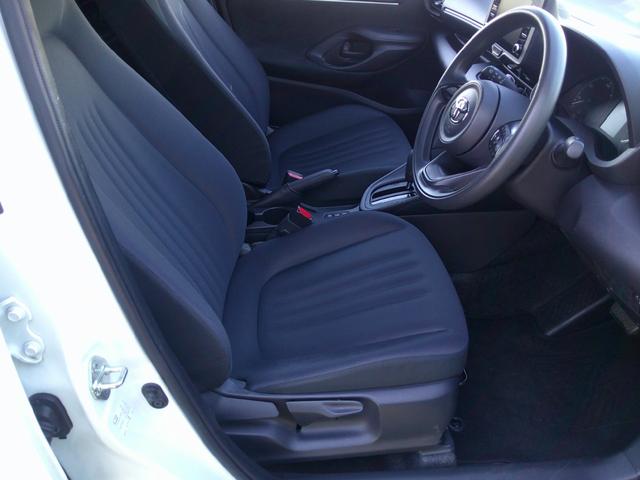 ヤリス ハイブリッドＸ　ＥＴＣ　バックカメラ　ナビ　クリアランスソナー　オートクルーズコントロール　レーンアシスト　衝突被害軽減システム　オートライト　スマートキー　電動格納ミラー　ＣＶＴ　盗難防止システム　衝突安全ボディ（26枚目）