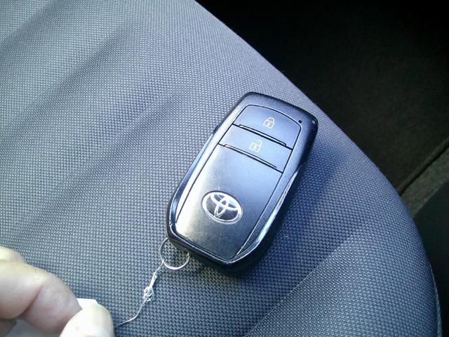 ヤリス ハイブリッドＸ　ＥＴＣ　バックカメラ　ナビ　クリアランスソナー　オートクルーズコントロール　レーンアシスト　衝突被害軽減システム　オートライト　スマートキー　電動格納ミラー　ＣＶＴ　盗難防止システム　衝突安全ボディ（37枚目）