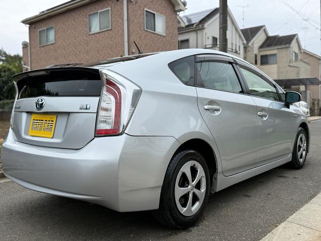 プリウス Ｇ　☆運転席パワーシート☆ナビ☆ＤＴＶ．ＤＶＤ．ＣＤ．Ｂｌｕｅｔｏｏｔｈ☆ＥＴＣ☆バックカメラ☆ドラレコ☆純正アルミ☆革巻きハンドル☆キーレス☆スマートキー☆自動防眩ミラー☆オートワイパー☆クルコン（5枚目）