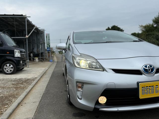 プリウス Ｇ　☆運転席パワーシート☆ナビ☆ＤＴＶ．ＤＶＤ．ＣＤ．Ｂｌｕｅｔｏｏｔｈ☆ＥＴＣ☆バックカメラ☆ドラレコ☆純正アルミ☆革巻きハンドル☆キーレス☆スマートキー☆自動防眩ミラー☆オートワイパー☆クルコン（9枚目）