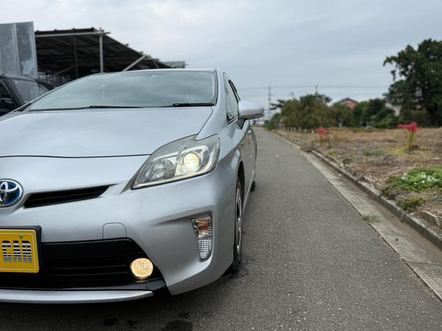 プリウス Ｇ　☆運転席パワーシート☆ナビ☆ＤＴＶ．ＤＶＤ．ＣＤ．Ｂｌｕｅｔｏｏｔｈ☆ＥＴＣ☆バックカメラ☆ドラレコ☆純正アルミ☆革巻きハンドル☆キーレス☆スマートキー☆自動防眩ミラー☆オートワイパー☆クルコン（10枚目）