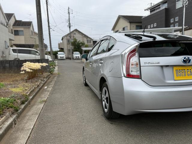 プリウス Ｇ　☆運転席パワーシート☆ナビ☆ＤＴＶ．ＤＶＤ．ＣＤ．Ｂｌｕｅｔｏｏｔｈ☆ＥＴＣ☆バックカメラ☆ドラレコ☆純正アルミ☆革巻きハンドル☆キーレス☆スマートキー☆自動防眩ミラー☆オートワイパー☆クルコン（11枚目）