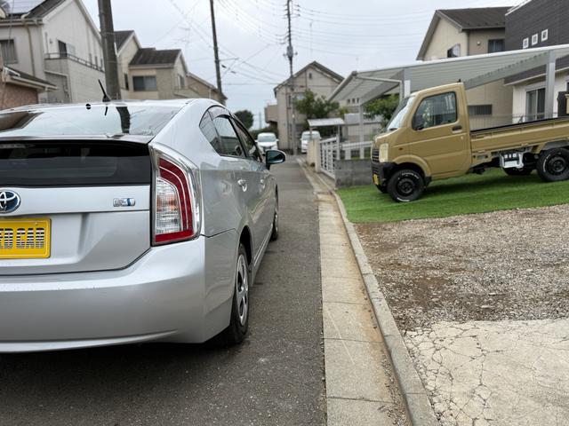 プリウス Ｇ　☆運転席パワーシート☆ナビ☆ＤＴＶ．ＤＶＤ．ＣＤ．Ｂｌｕｅｔｏｏｔｈ☆ＥＴＣ☆バックカメラ☆ドラレコ☆純正アルミ☆革巻きハンドル☆キーレス☆スマートキー☆自動防眩ミラー☆オートワイパー☆クルコン（12枚目）