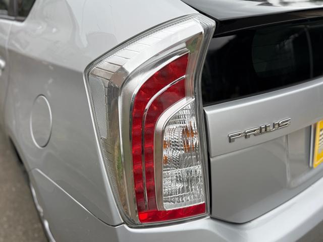 プリウス Ｇ　☆運転席パワーシート☆ナビ☆ＤＴＶ．ＤＶＤ．ＣＤ．Ｂｌｕｅｔｏｏｔｈ☆ＥＴＣ☆バックカメラ☆ドラレコ☆純正アルミ☆革巻きハンドル☆キーレス☆スマートキー☆自動防眩ミラー☆オートワイパー☆クルコン（15枚目）