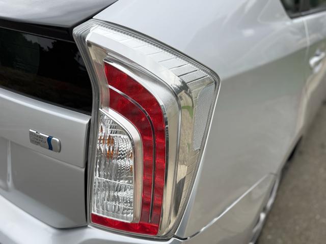プリウス Ｇ　☆運転席パワーシート☆ナビ☆ＤＴＶ．ＤＶＤ．ＣＤ．Ｂｌｕｅｔｏｏｔｈ☆ＥＴＣ☆バックカメラ☆ドラレコ☆純正アルミ☆革巻きハンドル☆キーレス☆スマートキー☆自動防眩ミラー☆オートワイパー☆クルコン（16枚目）
