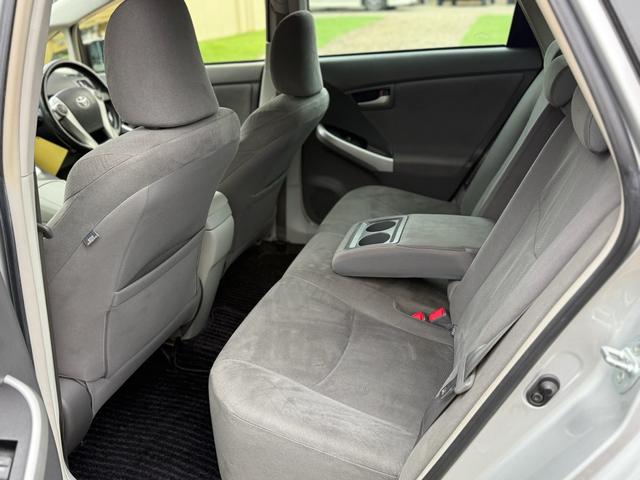 プリウス Ｇ　☆運転席パワーシート☆ナビ☆ＤＴＶ．ＤＶＤ．ＣＤ．Ｂｌｕｅｔｏｏｔｈ☆ＥＴＣ☆バックカメラ☆ドラレコ☆純正アルミ☆革巻きハンドル☆キーレス☆スマートキー☆自動防眩ミラー☆オートワイパー☆クルコン（20枚目）