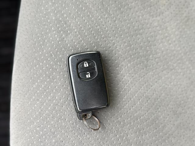 プリウス Ｇ　☆運転席パワーシート☆ナビ☆ＤＴＶ．ＤＶＤ．ＣＤ．Ｂｌｕｅｔｏｏｔｈ☆ＥＴＣ☆バックカメラ☆ドラレコ☆純正アルミ☆革巻きハンドル☆キーレス☆スマートキー☆自動防眩ミラー☆オートワイパー☆クルコン（32枚目）