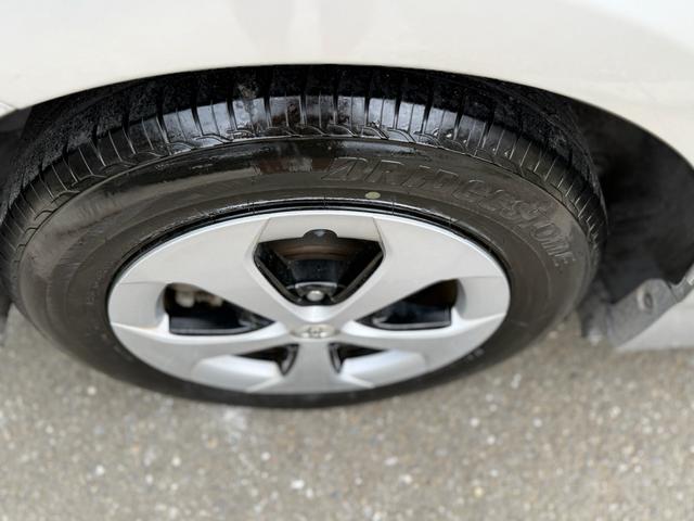 プリウス Ｇ　☆運転席パワーシート☆ナビ☆ＤＴＶ．ＤＶＤ．ＣＤ．Ｂｌｕｅｔｏｏｔｈ☆ＥＴＣ☆バックカメラ☆ドラレコ☆純正アルミ☆革巻きハンドル☆キーレス☆スマートキー☆自動防眩ミラー☆オートワイパー☆クルコン（35枚目）