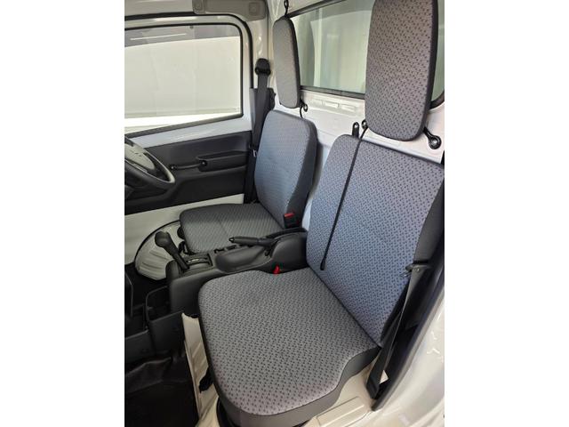 キャリイトラック ＫＣエアコン・パワステ　キッチンカー　ケータリングカー　フードトラック　移動販売車　カスタム可　車内レイアウト自由　２層シンク　換気扇　レールライト　作業台　給排水タンク　ブレーカー　２００ｌ仕込可　保健所通過率１００％（32枚目）