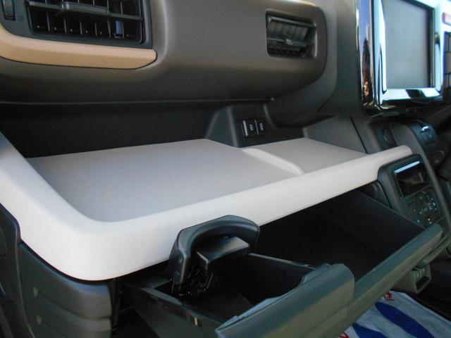 スペーシア ハイブリッドＸ　届出済未使用車　セーフティプラスパッケージ　　電動パーキング　アダクティブクルーズコントロール　車線維持支援機能　スリムサーキュレーター　ＬＥＤヘッドライト　マルチユースフラップ　全国新車メーカー保証（13枚目）