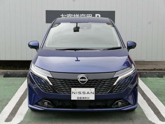 オーラ １．２　Ｇ　自動（被害軽減）ブレーキ　試乗車アップ　ＬＫＡ　サイドカメラ　カーテンエアバッグ　イモビライザー　アルミホイール　パワーウィンドウ　フルオートエアコン　キーレスエントリー　バックモニター　エアバッグ（5枚目）