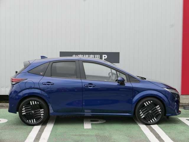 オーラ １．２　Ｇ　自動（被害軽減）ブレーキ　試乗車アップ　ＬＫＡ　サイドカメラ　カーテンエアバッグ　イモビライザー　アルミホイール　パワーウィンドウ　フルオートエアコン　キーレスエントリー　バックモニター　エアバッグ（8枚目）