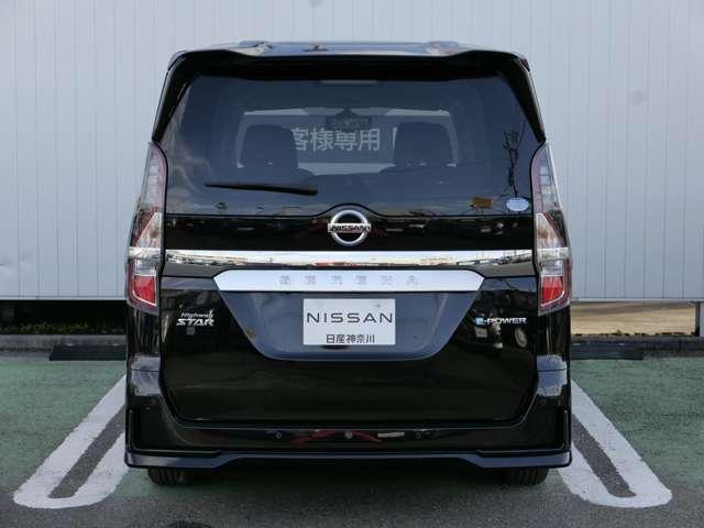 セレナ １．２　ｅ－ＰＯＷＥＲ　ハイウェイスター　Ｖ　エマジェンシーブレーキ　レーンアシスト　クルコン　Ａストップ　イモビ　フルオートエアコン　アルミホイール　エアバック　キーフリー　ＡＢＳ　パワステ　パワーウィンドウ　Ｗエアバック　両側Ｐドア（7枚目）