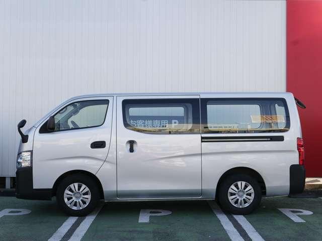 キャラバン 2.0 DX ロングボディ ナビ バックカメラ ETC 踏み間違い衝突防止 エアバック キーレスエントリー マニュアルエアコン ワンセグTV バックカメラ パワステ Wエアバック パワーウィンドウ メモリーナビ ETC ABS 記録簿 盗難防止システム(6枚目)