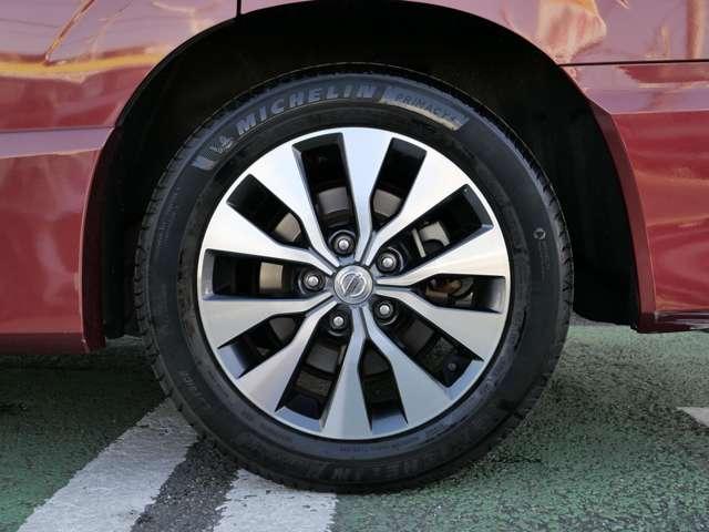 セレナ ２．０　ハイウェイスター　Ｖセレクション　Ｉ－ＳＴＯＰ　両側ＡＳＤ　Ａクルーズ　車線逸脱　キーレス　オートエアコン　パワーウインドウ　エアバッグ　アルミ　ＡＢＳ　パワーステアリング　盗難防止システム　サイドカーテンエアバック　助手席エアバッグ（9枚目）