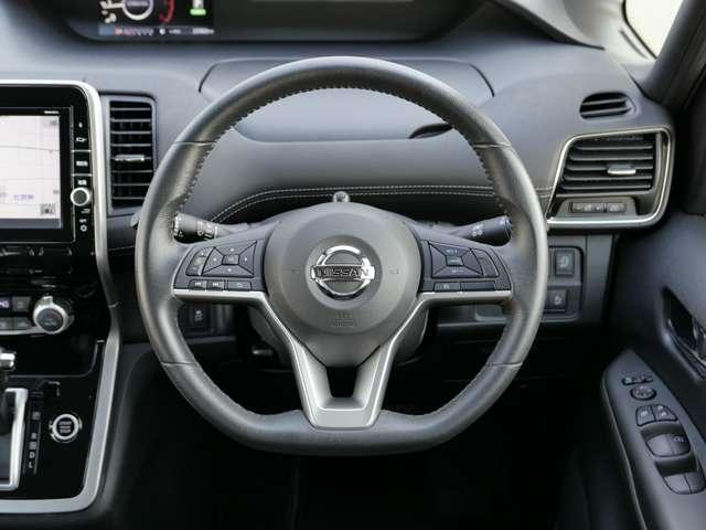 セレナ ２．０　ハイウェイスター　Ｖセレクション　Ｉ－ＳＴＯＰ　両側ＡＳＤ　Ａクルーズ　車線逸脱　キーレス　オートエアコン　パワーウインドウ　エアバッグ　アルミ　ＡＢＳ　パワーステアリング　盗難防止システム　サイドカーテンエアバック　助手席エアバッグ（11枚目）