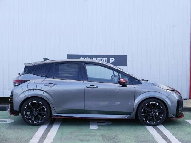 オーラ １．２　ＮＩＳＭＯ　カーテンエアバッグ　エマブレ　車線逸脱警報　キーフリーシステム　ダブルエアバック　定期点検記録簿　アルミホイール　運転席エアバッグ　試乗車　アイドリングストップ　ＡＢＳ　フルオートエアコン（8枚目）