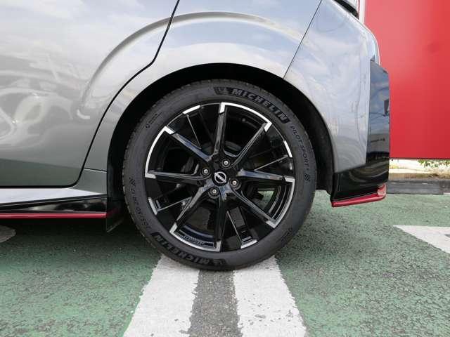 オーラ １．２　ＮＩＳＭＯ　カーテンエアバッグ　エマブレ　車線逸脱警報　キーフリーシステム　ダブルエアバック　定期点検記録簿　アルミホイール　運転席エアバッグ　試乗車　アイドリングストップ　ＡＢＳ　フルオートエアコン（9枚目）