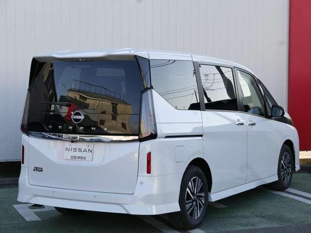 セレナ 2.0 ハイウェイスターV W電動スライド クルコン レーンアシスト 展示試乗車UP 盗難防止システム カーテンエアバッグ アルミホイール キーフリー 記録簿 エアコン ABS パワーウィンドウ パワーステアリング 踏間違い防止(3枚目)
