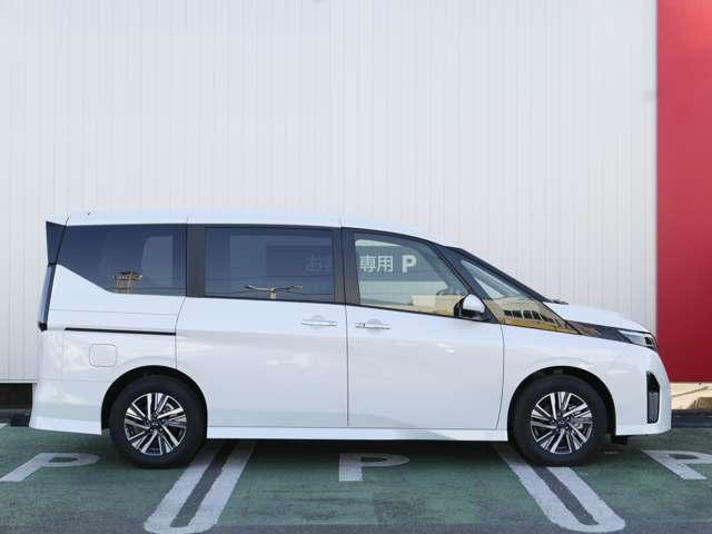 セレナ 2.0 ハイウェイスターV W電動スライド クルコン レーンアシスト 展示試乗車UP 盗難防止システム カーテンエアバッグ アルミホイール キーフリー 記録簿 エアコン ABS パワーウィンドウ パワーステアリング 踏間違い防止(8枚目)