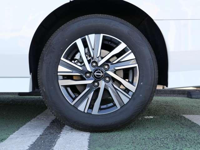 セレナ 2.0 ハイウェイスターV W電動スライド クルコン レーンアシスト 展示試乗車UP 盗難防止システム カーテンエアバッグ アルミホイール キーフリー 記録簿 エアコン ABS パワーウィンドウ パワーステアリング 踏間違い防止(9枚目)