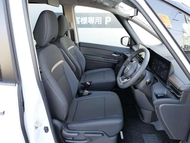 セレナ 2.0 ハイウェイスターV W電動スライド クルコン レーンアシスト 展示試乗車UP 盗難防止システム カーテンエアバッグ アルミホイール キーフリー 記録簿 エアコン ABS パワーウィンドウ パワーステアリング 踏間違い防止(10枚目)