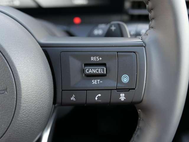 セレナ 2.0 ハイウェイスターV W電動スライド クルコン レーンアシスト 展示試乗車UP 盗難防止システム カーテンエアバッグ アルミホイール キーフリー 記録簿 エアコン ABS パワーウィンドウ パワーステアリング 踏間違い防止(12枚目)