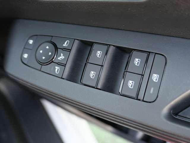 セレナ 2.0 ハイウェイスターV W電動スライド クルコン レーンアシスト 展示試乗車UP 盗難防止システム カーテンエアバッグ アルミホイール キーフリー 記録簿 エアコン ABS パワーウィンドウ パワーステアリング 踏間違い防止(20枚目)