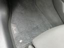 助手席側のフロアーマットも同様に、綺麗な状態です！