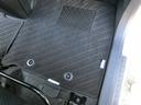 運転席側フロアーマットも綺麗な状態です!