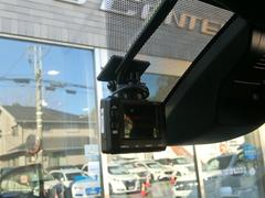 �ե���Ȥȥꥢ�ˤϥɥ饤�֥쥳����������������Ƥ���ޤ��� 6