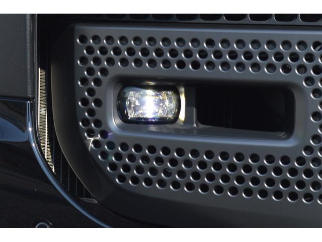 ディフェンダー １１０Ｖ８カルパチアンエディション　Ｐ５２５　電動サイドステップ　２２インチアルミホイール　ＭＥＲＩＤＩＡＮサラウンドサウンド　マトリックスＬＥＤヘッドライト　パノラミックルーフ　ブラックコントラストルーフ＆トテールドア　ヒーター＆クーラーシート（12枚目）