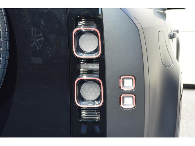 ディフェンダー １１０Ｖ８カルパチアンエディション　Ｐ５２５　電動サイドステップ　２２インチアルミホイール　ＭＥＲＩＤＩＡＮサラウンドサウンド　マトリックスＬＥＤヘッドライト　パノラミックルーフ　ブラックコントラストルーフ＆トテールドア　ヒーター＆クーラーシート（25枚目）