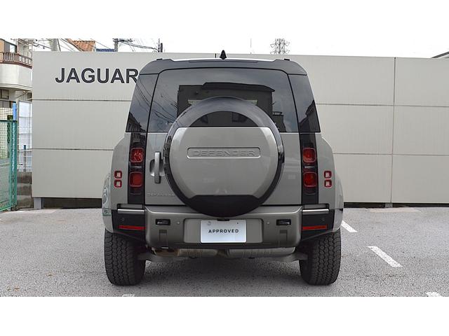 ディフェンダー 110X-ダイナミックSE D350 HAKUBA EDITION スライディングパノラミックルーフ ソフトクローズテールドア エアサスペンションパック 3ゾーンエアコン スペアホイールカバー(ボディ同色) クリアサイドビューミラー(6枚目)