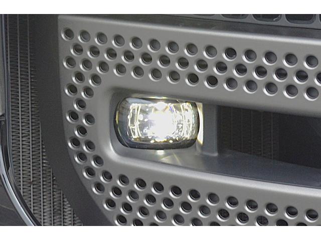 ディフェンダー 110X-ダイナミックSE D350 HAKUBA EDITION スライディングパノラミックルーフ ソフトクローズテールドア エアサスペンションパック 3ゾーンエアコン スペアホイールカバー(ボディ同色) クリアサイドビューミラー(21枚目)