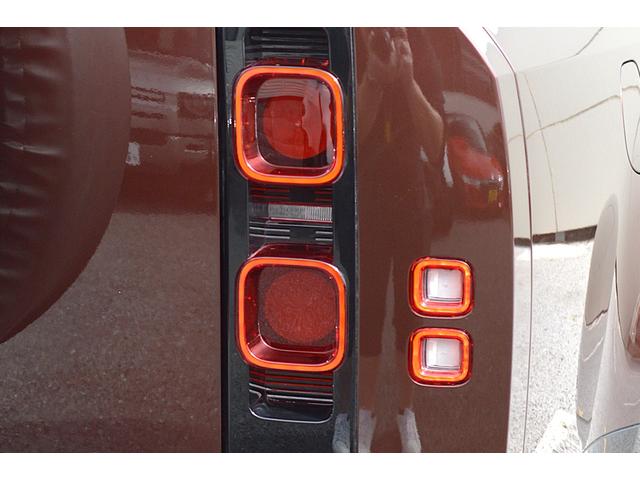 ディフェンダー 130SE D300 ブライトエクステリアパック スライディングパノラミック クリアサイトビューミラー 20インチアルミ シートヒーター全席 フグランプ 12WAYパワーシートメモリー付き リカバリーフック(18枚目)