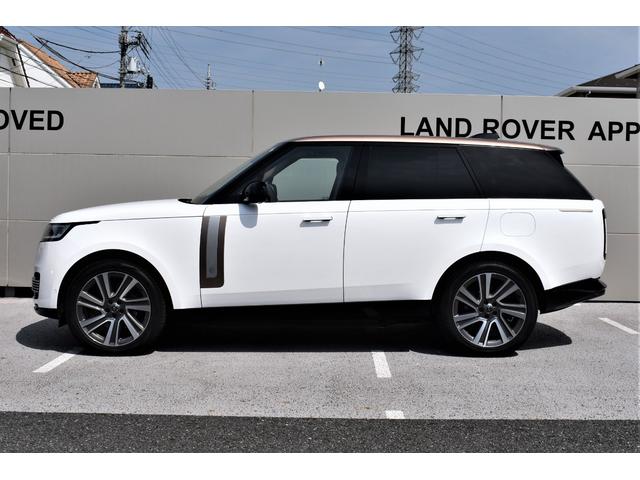 レンジローバー ＳＶ　Ｐ５１０ｅ　スタンダードホイールベース　ＳＶ　Ｓｅｒｅｎｉｔｙ　Ｅｘｔｅｒｉｏｒ　Ａｃｃｅｎｔｓ　Ｃｏｒｉｎｔｈｉａｎ　Ｂｒｏｎｚｅ　ｃｏｎｔｒａｓｔ　ｒｏｏｆ　フロントセンターコンソール急速クーラーボックス（4枚目）