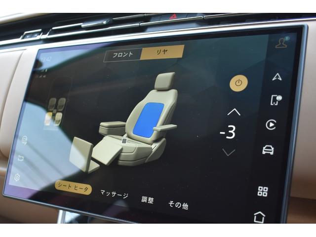 レンジローバー ＳＶ　Ｐ５１０ｅ　スタンダードホイールベース　ＳＶ　Ｓｅｒｅｎｉｔｙ　Ｅｘｔｅｒｉｏｒ　Ａｃｃｅｎｔｓ　Ｃｏｒｉｎｔｈｉａｎ　Ｂｒｏｎｚｅ　ｃｏｎｔｒａｓｔ　ｒｏｏｆ　フロントセンターコンソール急速クーラーボックス（18枚目）