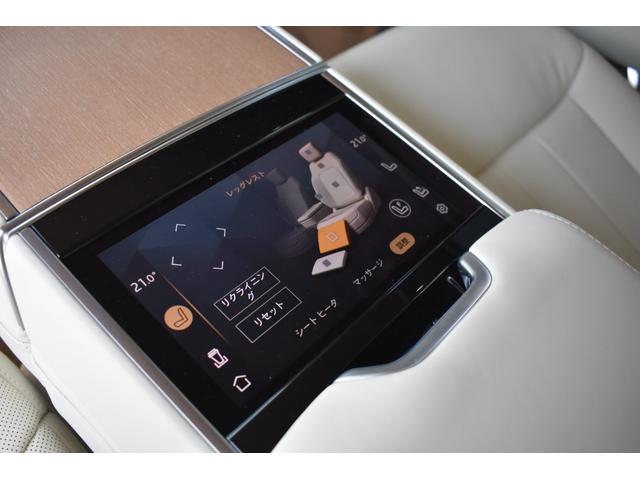 レンジローバー ＳＶ　Ｐ５１０ｅ　スタンダードホイールベース　ＳＶ　Ｓｅｒｅｎｉｔｙ　Ｅｘｔｅｒｉｏｒ　Ａｃｃｅｎｔｓ　Ｃｏｒｉｎｔｈｉａｎ　Ｂｒｏｎｚｅ　ｃｏｎｔｒａｓｔ　ｒｏｏｆ　フロントセンターコンソール急速クーラーボックス（21枚目）