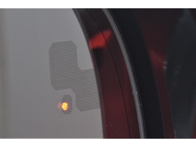 レンジローバー ＳＶ　Ｐ５１０ｅ　スタンダードホイールベース　ＳＶ　Ｓｅｒｅｎｉｔｙ　Ｅｘｔｅｒｉｏｒ　Ａｃｃｅｎｔｓ　Ｃｏｒｉｎｔｈｉａｎ　Ｂｒｏｎｚｅ　ｃｏｎｔｒａｓｔ　ｒｏｏｆ　フロントセンターコンソール急速クーラーボックス（27枚目）