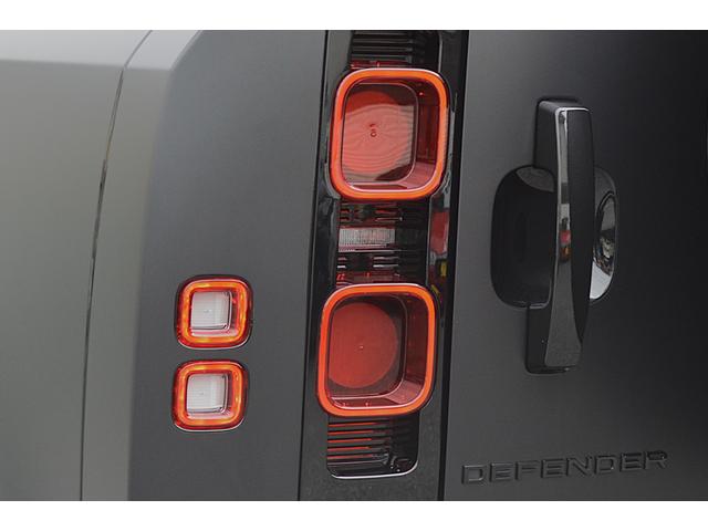 ディフェンダー １１０Ｘ－ダイナミックＨＳＥ　Ｄ３５０　エアサスパック　サテンプロテクションフィルム　ブラックパック　２２インチアルミホイール　クリアサイトビューミラー　ボディー同色スペアーホイールカバー　ヘッドアップディスプレイ　プライバシーガラス（21枚目）