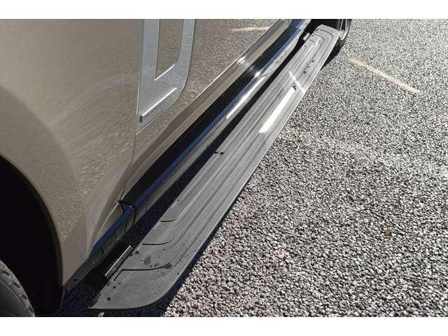 レンジローバー オートバイオグラフィＰ５５０ｅスタンダドホイールベス　４ＷＤ　２０２４ＭＹ　フロントセンターコンソール急速クーラーボックス　１１．４インチリアシートエンターテインメント　４ゾーンクライメートコントロール　ウィンドスクリーン（ヒーター付）　ヒーテッドウォッシャーノ（12枚目）