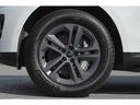 20インチダークグレイサテンアルミホイールを装備しております。