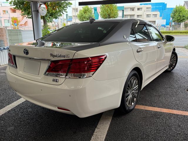 クラウンハイブリッド ロイヤルサルーンG 弊社ラッピング施行車両! 有名店価格の半値以下施工中! 法人ワンオーナー 純正ナビ クルコン パワーシート クリアランスソナー イージークロージャー ETC LEDヘッドライト キーレス(3枚目)