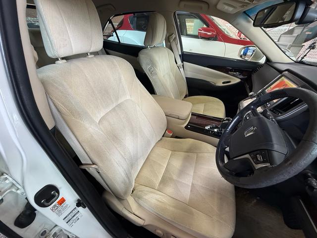 クラウンハイブリッド ロイヤルサルーンG 弊社ラッピング施行車両! 有名店価格の半値以下施工中! 法人ワンオーナー 純正ナビ クルコン パワーシート クリアランスソナー イージークロージャー ETC LEDヘッドライト キーレス(5枚目)