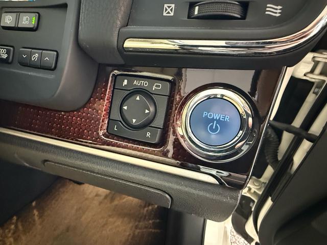 クラウンハイブリッド ロイヤルサルーンG 弊社ラッピング施行車両! 有名店価格の半値以下施工中! 法人ワンオーナー 純正ナビ クルコン パワーシート クリアランスソナー イージークロージャー ETC LEDヘッドライト キーレス(9枚目)