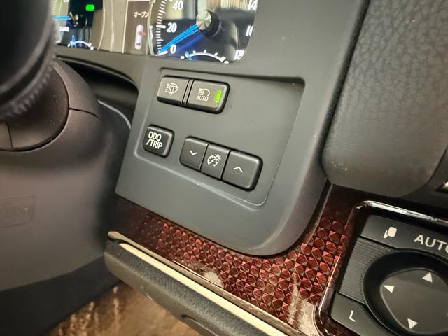 クラウンハイブリッド ロイヤルサルーンG 弊社ラッピング施行車両! 有名店価格の半値以下施工中! 法人ワンオーナー 純正ナビ クルコン パワーシート クリアランスソナー イージークロージャー ETC LEDヘッドライト キーレス(10枚目)